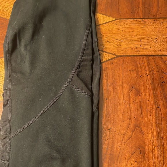 Gap capri workout legging with mesh - Picture 3 of 6